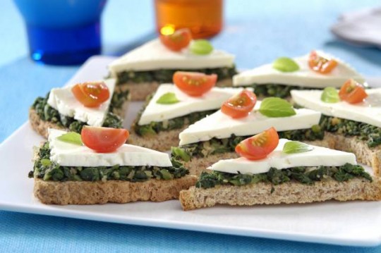 Torradinhas de espinafre. Receita: Cinthya Maggi. Créditos da imagem: Lang Torradinhas de espinafre. Receita: Cinthya Maggi. Créditos da imagem: Lang