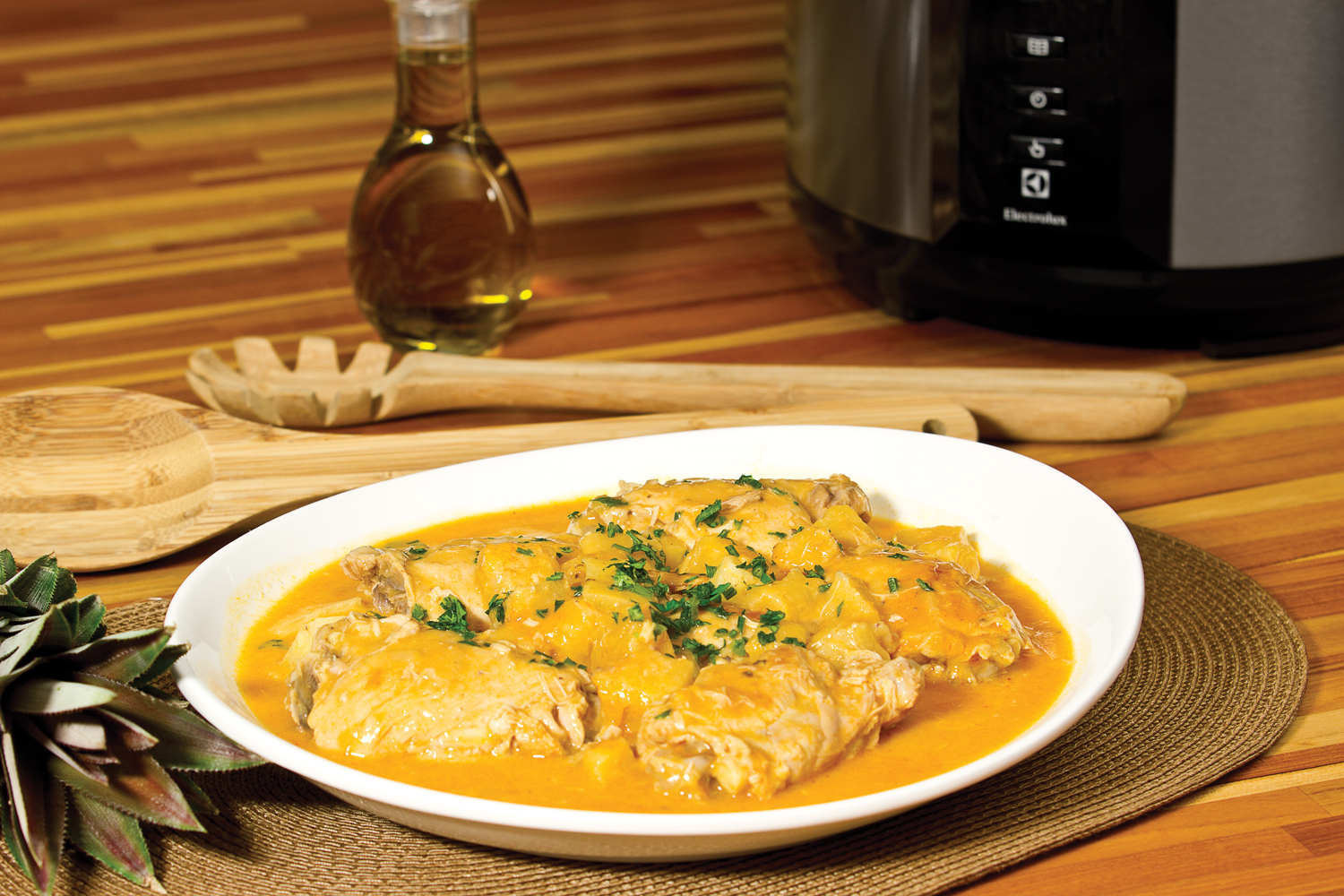 Frango com abacaxi. Receita: Cinthya Maggi. Créditos da imagem: Lang Frango com abacaxi. Receita: Cinthya Maggi. Créditos da imagem: Lang