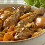 Franguinho ensopado. Receita: Cinthya Maggi. Créditos da Imagem: Lang