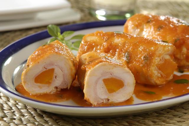 Rolinhos de frango e cenoura. Receita: Cinthya Maggi. Créditos da imagem: Lang