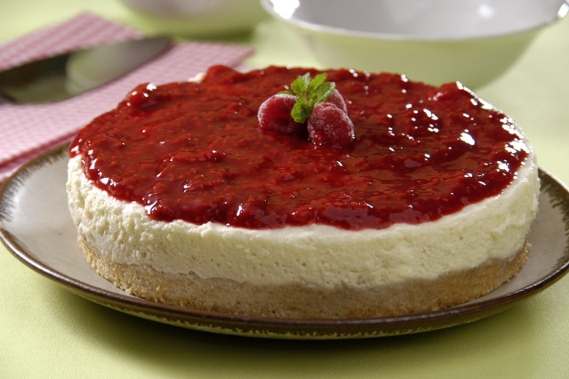 Genoise de castanha de caju e frutas vermelhas. Receita: Cinthya Maggi. Créditos da imagem: Lang