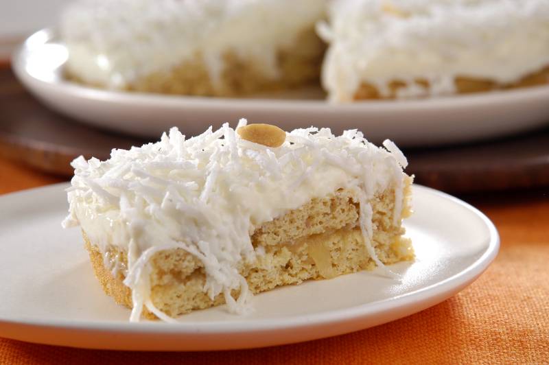 Bolo de amendoim, abacaxi e coco. Receita: Cinthya Maggi. Créditos da imagem: Lang Bolo de amendoim, abacaxi e coco. Receita: Cinthya Maggi. Créditos da imagem: Lang