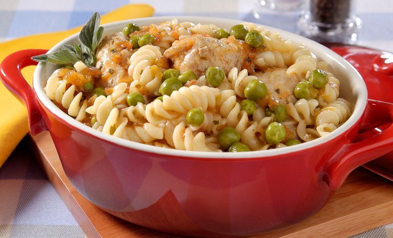 Macarrão com frango. Receita: Cinthya Maggi. Créditos da imagem: Lang