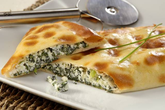Calzone de espinafre. Receita: Cinthya Maggi. Créditos da imagem: Lang