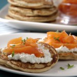 Blinis de centeio. Receita: Cinthya Maggi Créditos da imagem: Lang