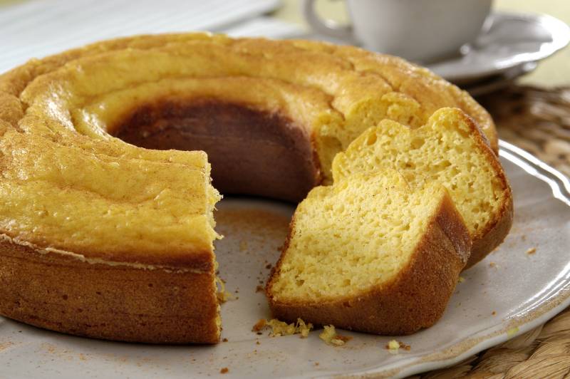 O atributo alt desta imagem está vazio. O nome do arquivo é Bolo-de-fuba.jpg